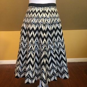 XS BGBG Black & White Sequin Chevron Full Skirt